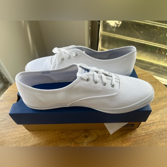 Keds White Canvas Sneakers. 8W - Picture 3 of 8